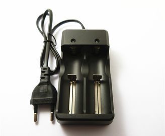 China Compact Design Rechargeable Battery Charger Lithium Ion 18650 Charger 107*57*37mm supplier